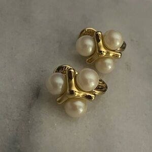 Elegant Vintage Monet Gold plated and faux Pearl Earrings